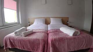 Апарт-отели Apartamenty Kozienice Козенице Двухместный номер с 1 кроватью, дополнительной кроватью и собственной ванной комнатой-1